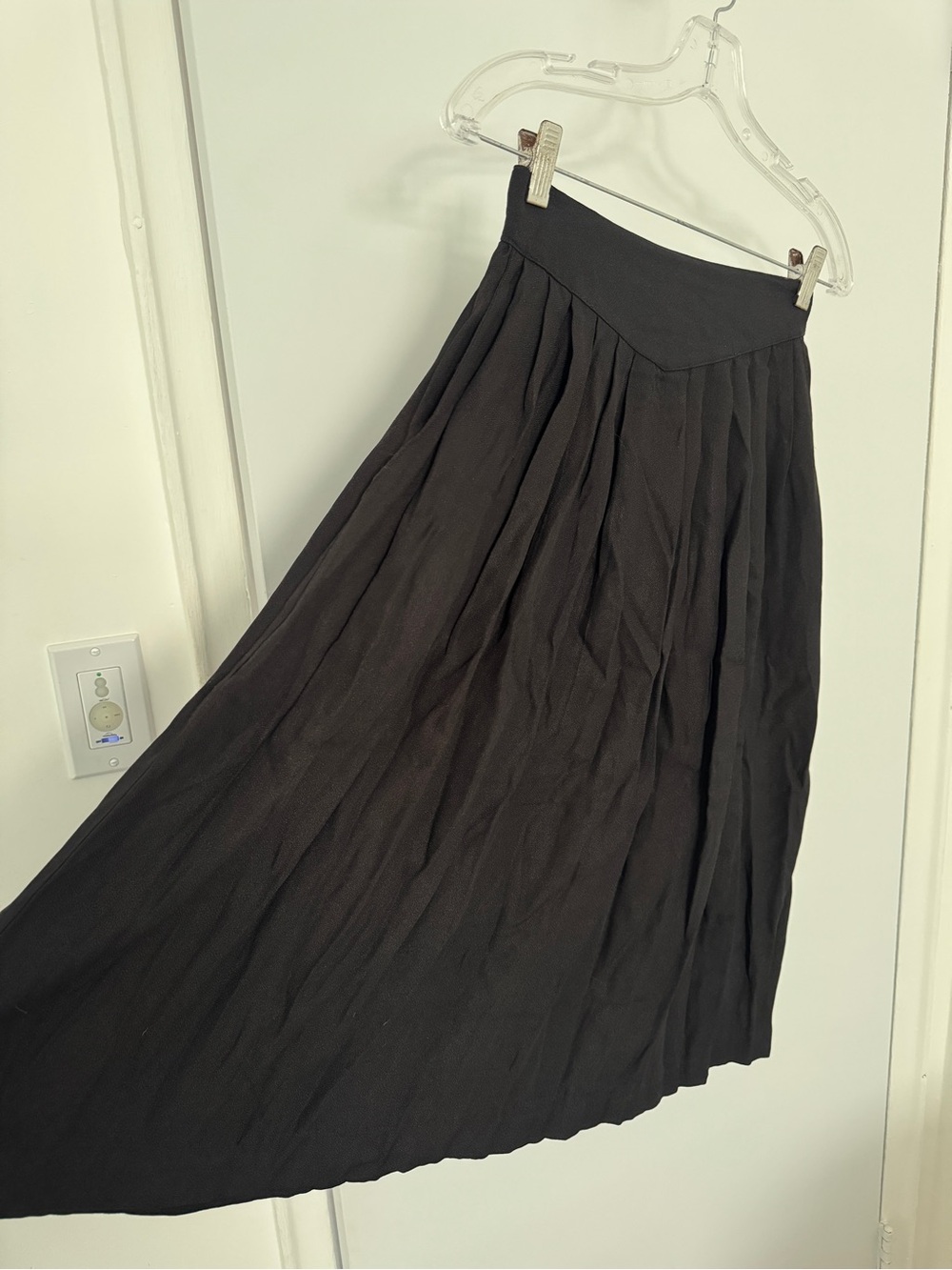 Super Flattering Women's Midi Skirt - Black